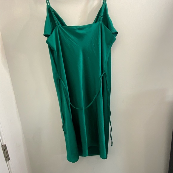 ❤️sold❤️emerald green mini cowl slip dress - Picture 2 of 6